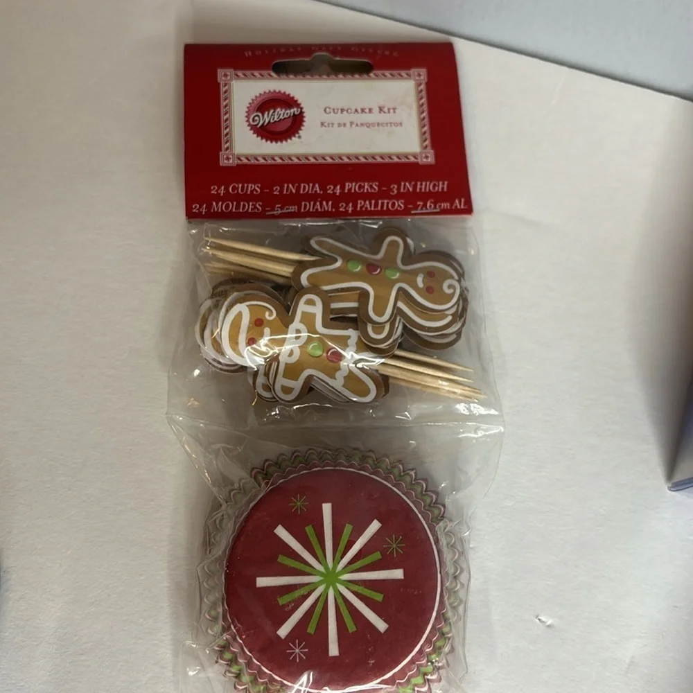 HOLIDAY BAKERS BUNDLE!!  COOKIE CUTTERS, CUPCAKE BAKING CUPS, ETC.  (ALL NEW)🎄